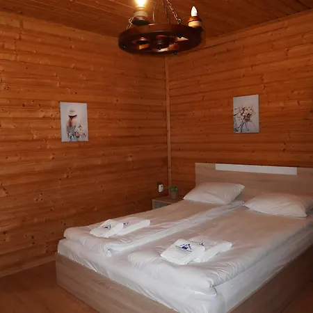 Planinski Polah House * ديفين